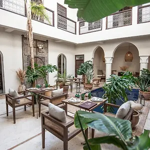 Riad Riad Farhan ***
